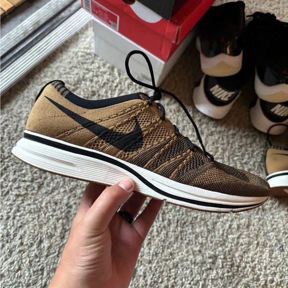 Nike tan brown flyknit trainers - Picture 1 of 9